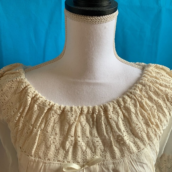 Mexican Bone color Lace Blouse Handmade in Mexico - Picture 6 of 6